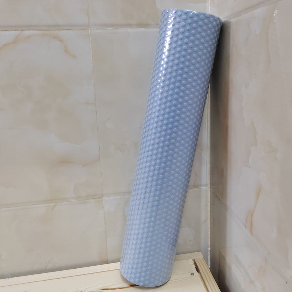Le rouleau de massage mousse, est disponible dans la couleur bleue et mesure 9.5 cm par 45 cm de longueur.