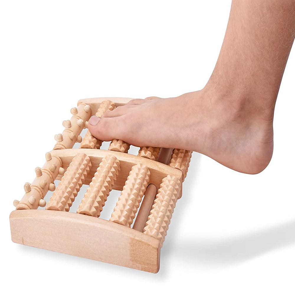 Le rouleau massage - Pied Bois, est simple à manipuler, il suffit de mettre son pied sur le rouleau et de faire des mouvements de va-et-vient.