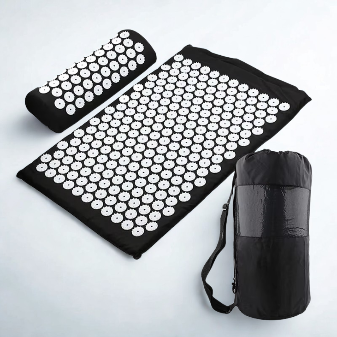 Le tapis acupression - Akumata Soft Noir dispose d'un coussin et d'un sac de transport