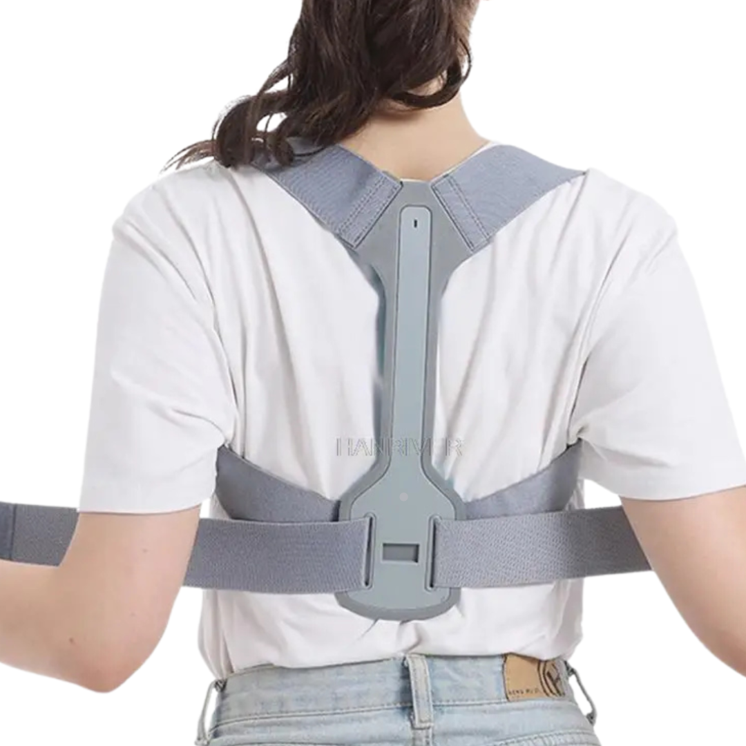 Feme_ajuste_le_correcteur_de_posture_dos_-_FitSpine_a_sa_morphologie