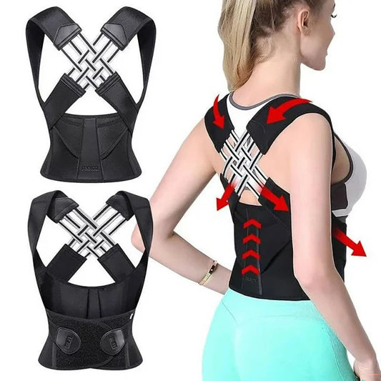 Femme ajuste le correcteur de posture avec sangle à sa morphologie