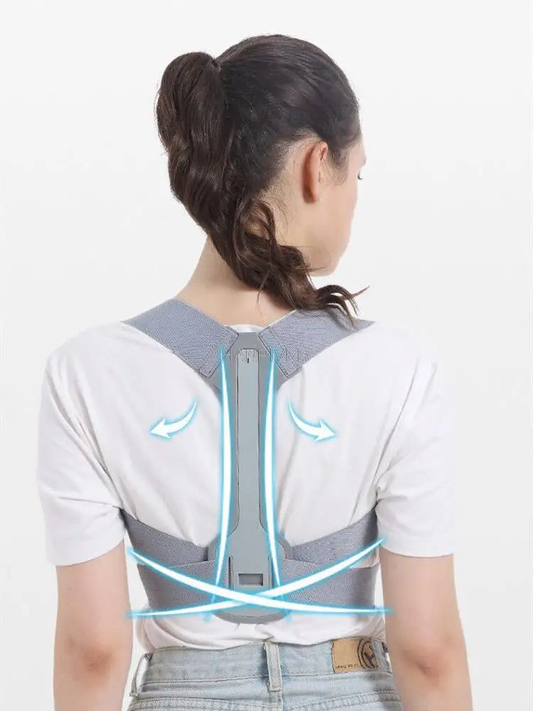 Femme_porte_le_correcteur_de_posture_dos_-_FitSpine_pour_redresser_son_dos