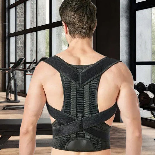 Homme_porte_le_correcteur_de_posture_-_Noir_a_la_salle