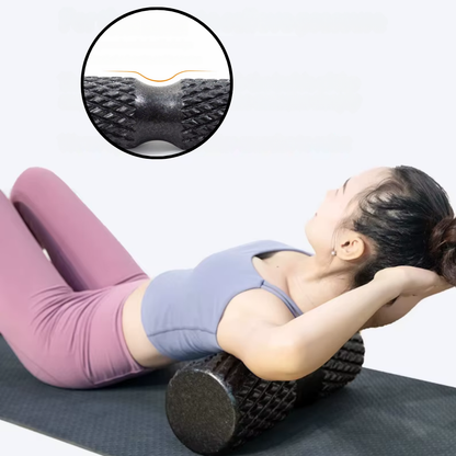 La conception du rouleau de massage - diamant le rend unique grâce à son centre creusé, qui permet de bien cibler le cou et le dos. 