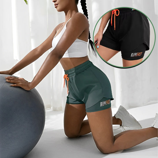 Le-Short-de-sport-femme-FitStrongly-s'adapte-parfaitement-pour-des-entrainements-maison-puisqu'il-vous-offre-une-liberté-de-mouvement-tout-en-vous-gardant-au-frais-ce-qui-garde-votre-environnement-propre-et-sain. 