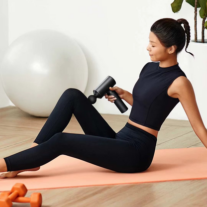 Le pistolet de massage - sans fil permet de masser plusieurs zones du corps comme les jambes, et ce, dans le confort de chez vous