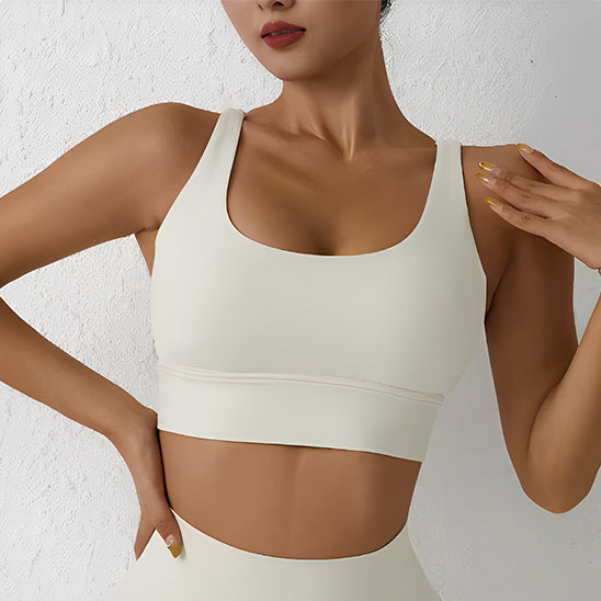 Notre-Soutien-gorge-sport-FitBra-est-disponible-dans-le-couleur-Ivory-claire-parfaitement-à-toute-les-silhouettes