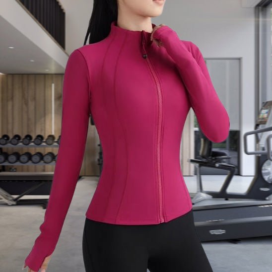 Notre-Veste-de-sport-FitJacket-est-disponible-dans-la-couleur-Rose-pour-un-modèle-d'été.