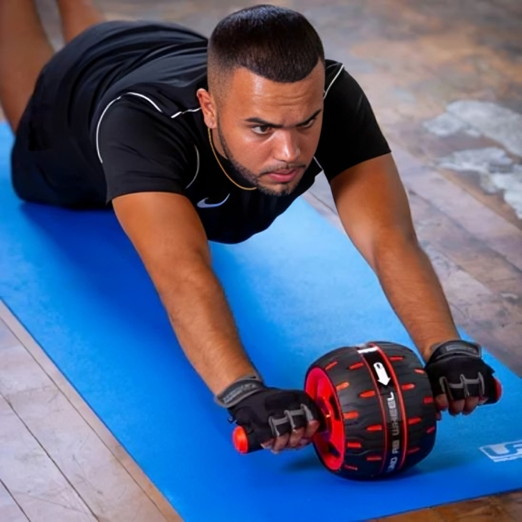 Notre-roue-abdominale-FitWheel-est-livré-avec-un-cousin-en-mousse-pour-protéger-à-la-foi-votre-plancher-mes-aussi-vos-genoux-et-vous-concentrez-sur-votre-entrainement