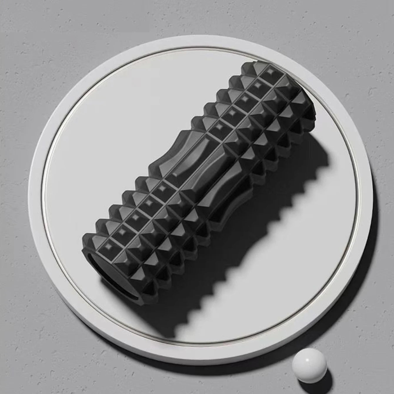 Le rouleau de massage Picots, est disponible dans la couleur noire dans les dimensions de 33 cm de longeur. 