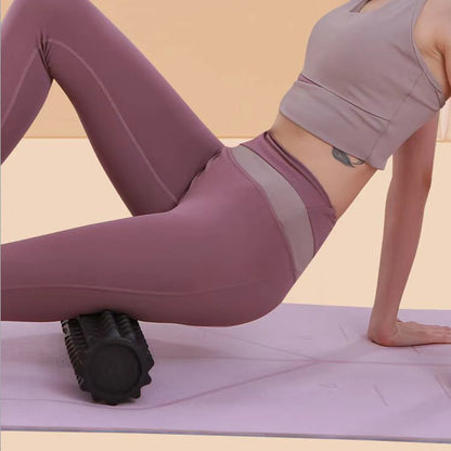 Le rouleau de massage Picots, est disponible dans la couleur noire et vous pouvez l'utiliser pour masser vos jambes ainsi que les hanches. 